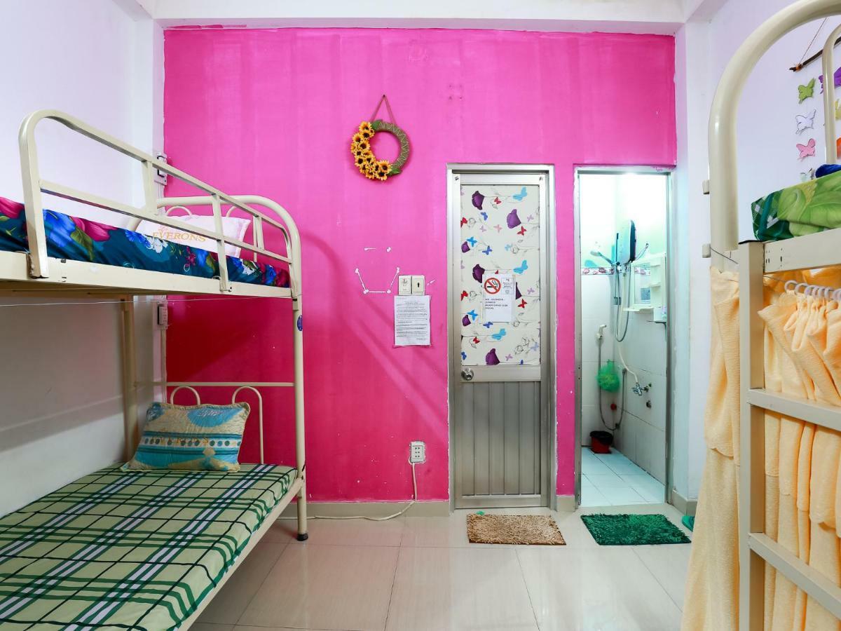 Color House Hostel Хошимин Экстерьер фото